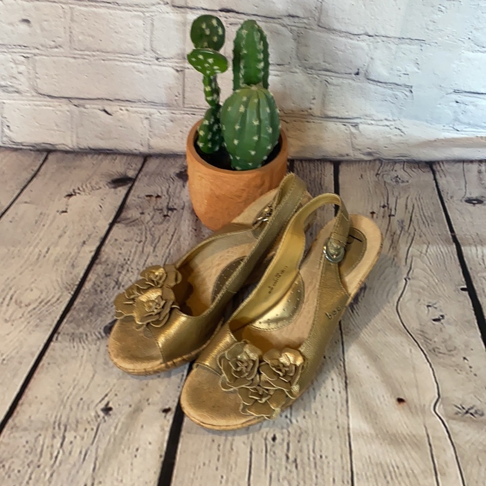 🌻 BOC Gold Sandal Cork Wedge Size 8🌻